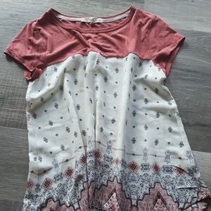 Women's Pink and White Patterned Top